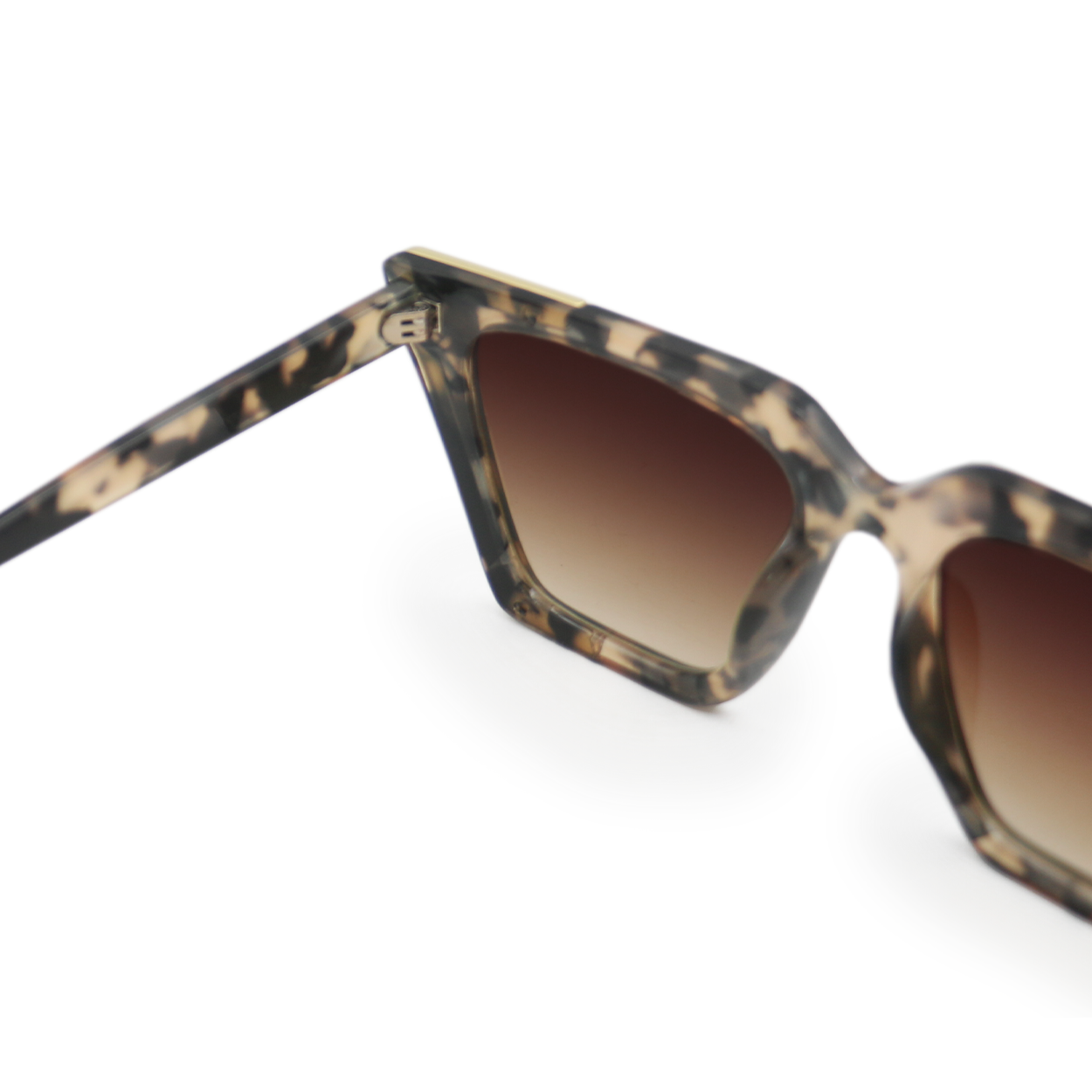 the ceo - sustainable tortoise frame brown lens cateye sunglasses by topfoxx