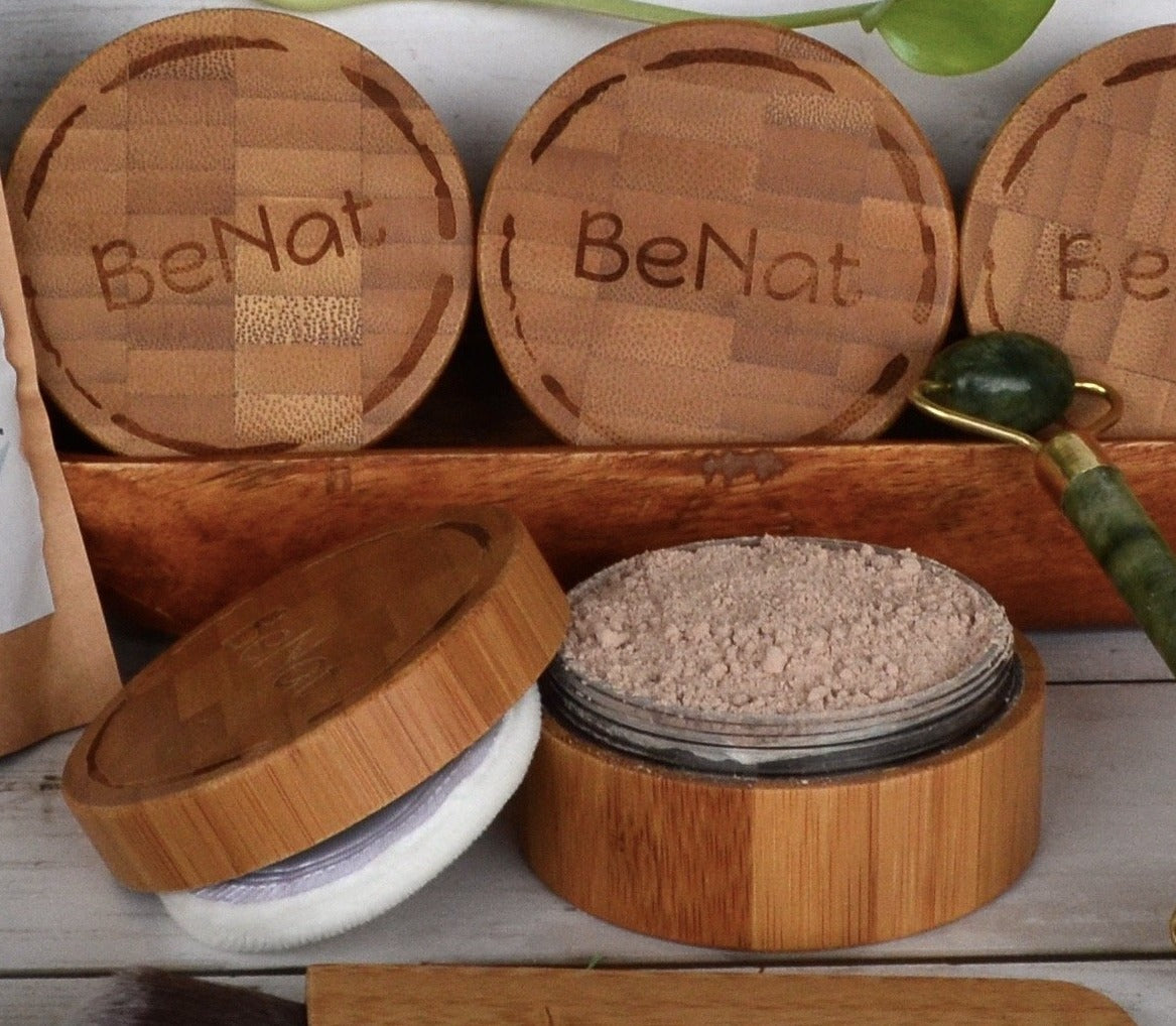 translucent loose powder set by benat