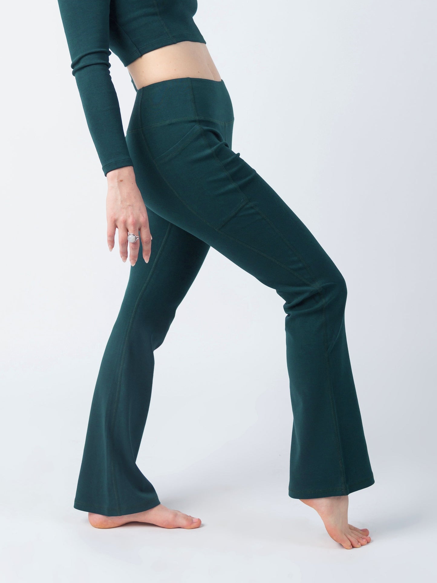 planttec™ flare leggings | monstera by happy earth