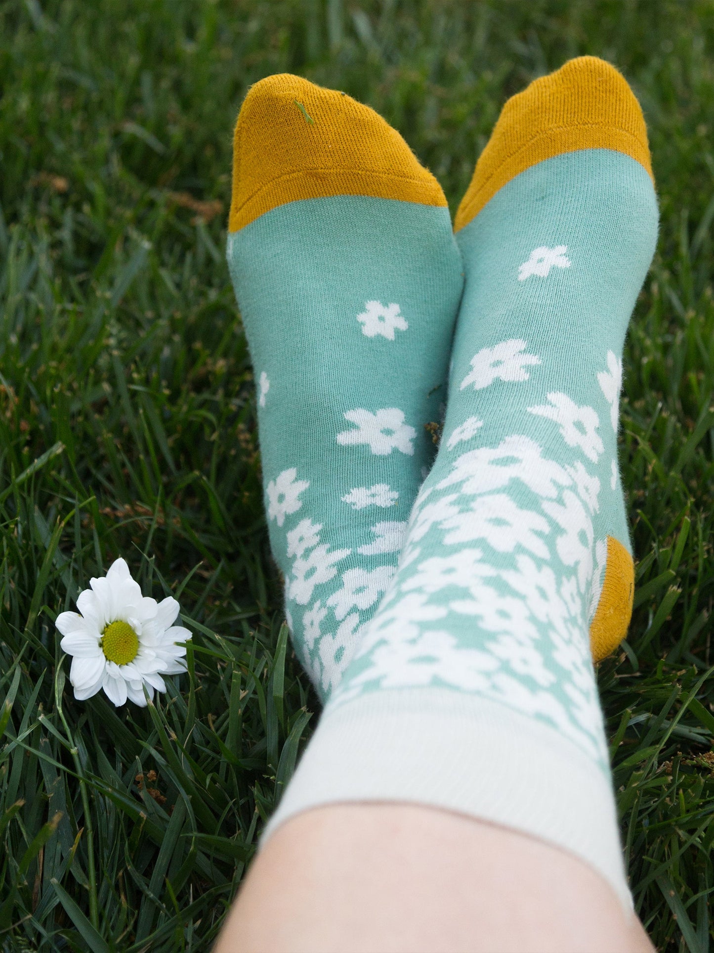 flower power socks by happy earth