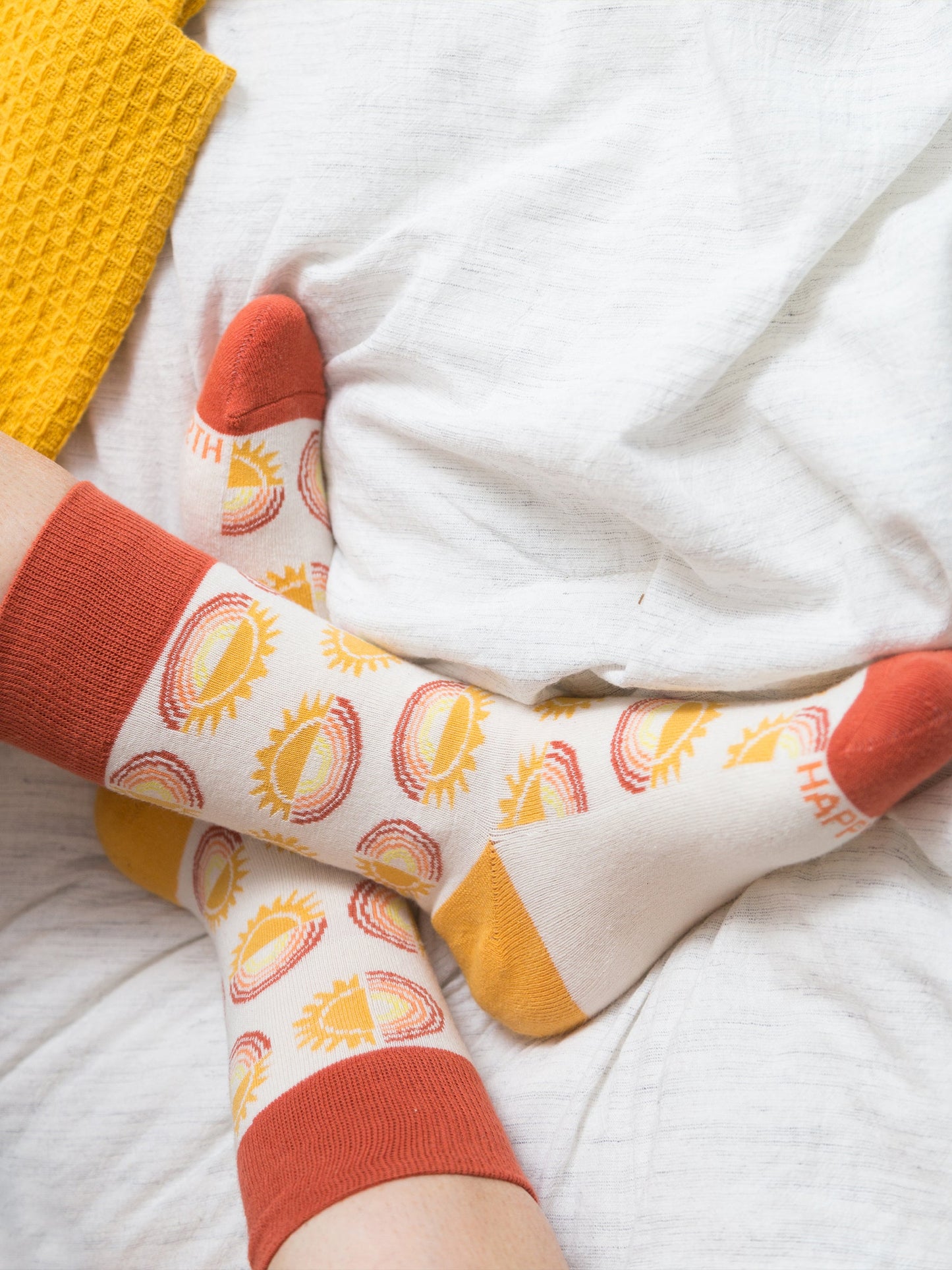 sunny socks by happy earth