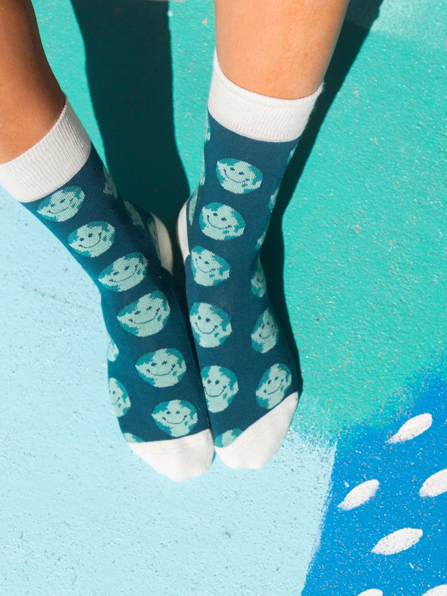 smiley planet socks by happy earth