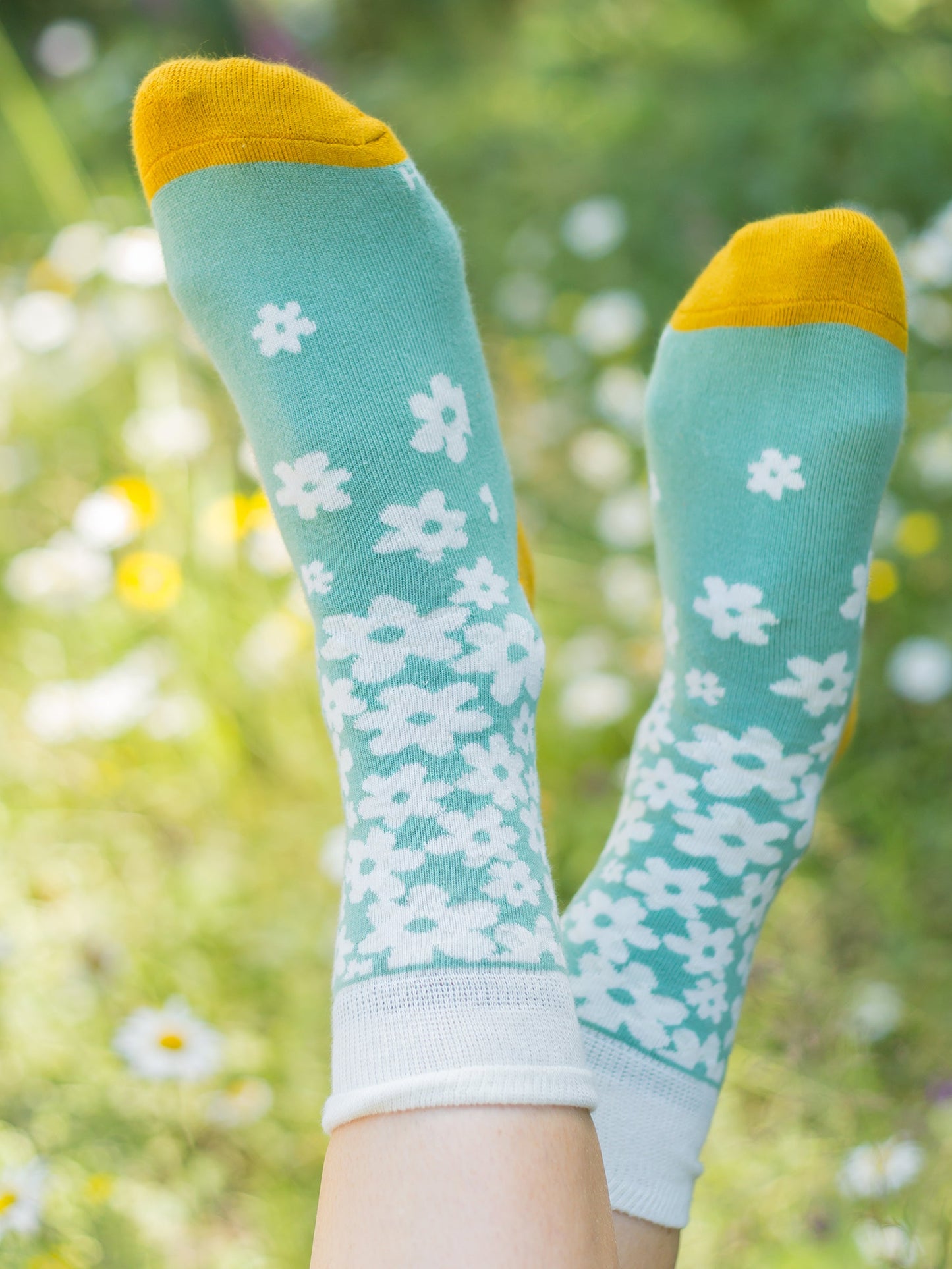 flower power socks by happy earth