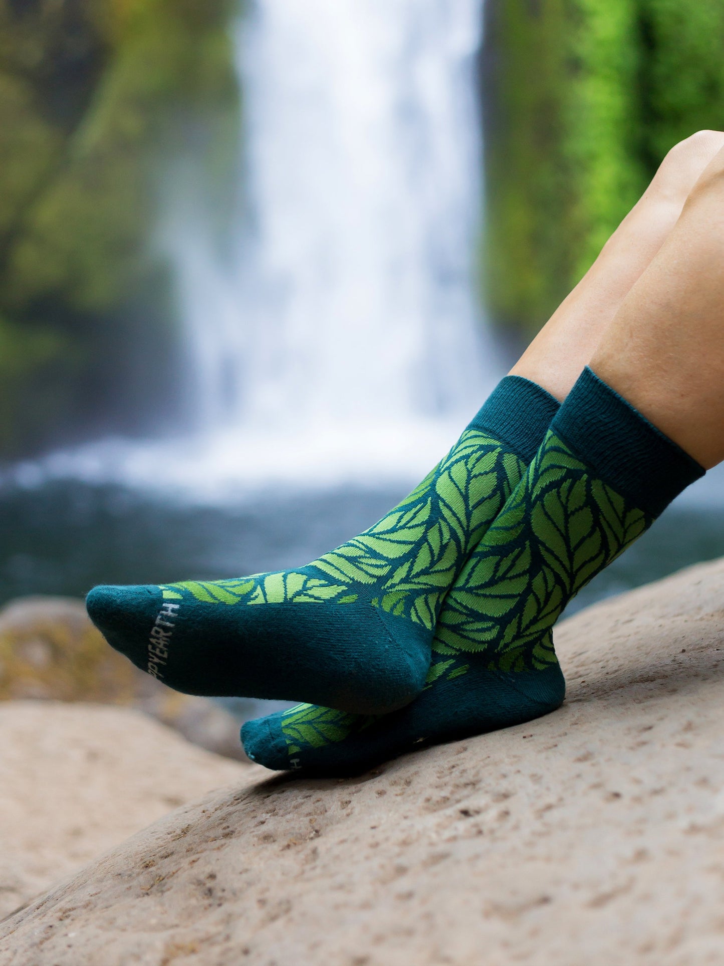 leaf socks by happy earth