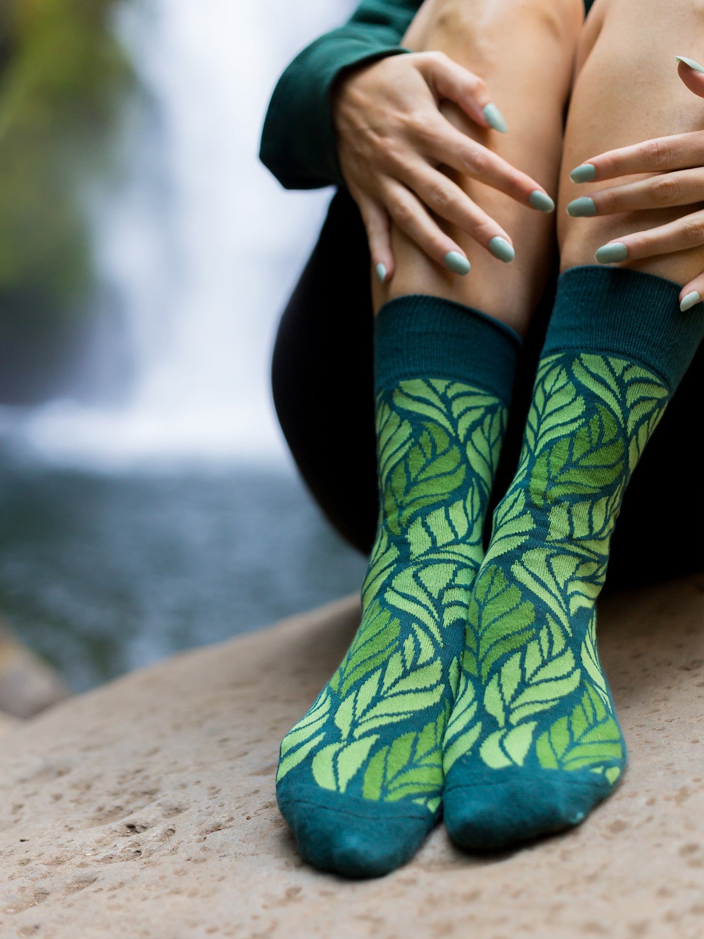 leaf socks by happy earth