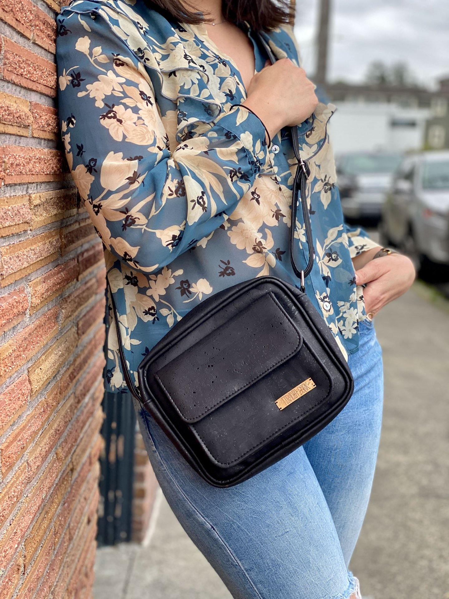 on the go crossbody by tiradia cork