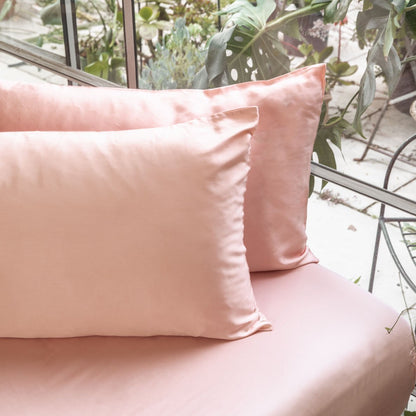 Signature Sateen Pillowcase Set by ettitude